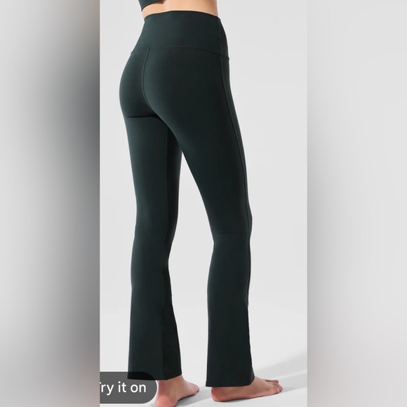 Alo Airbrush High-Waist 7/8 Bootcut Legging - Picture 2 of 3